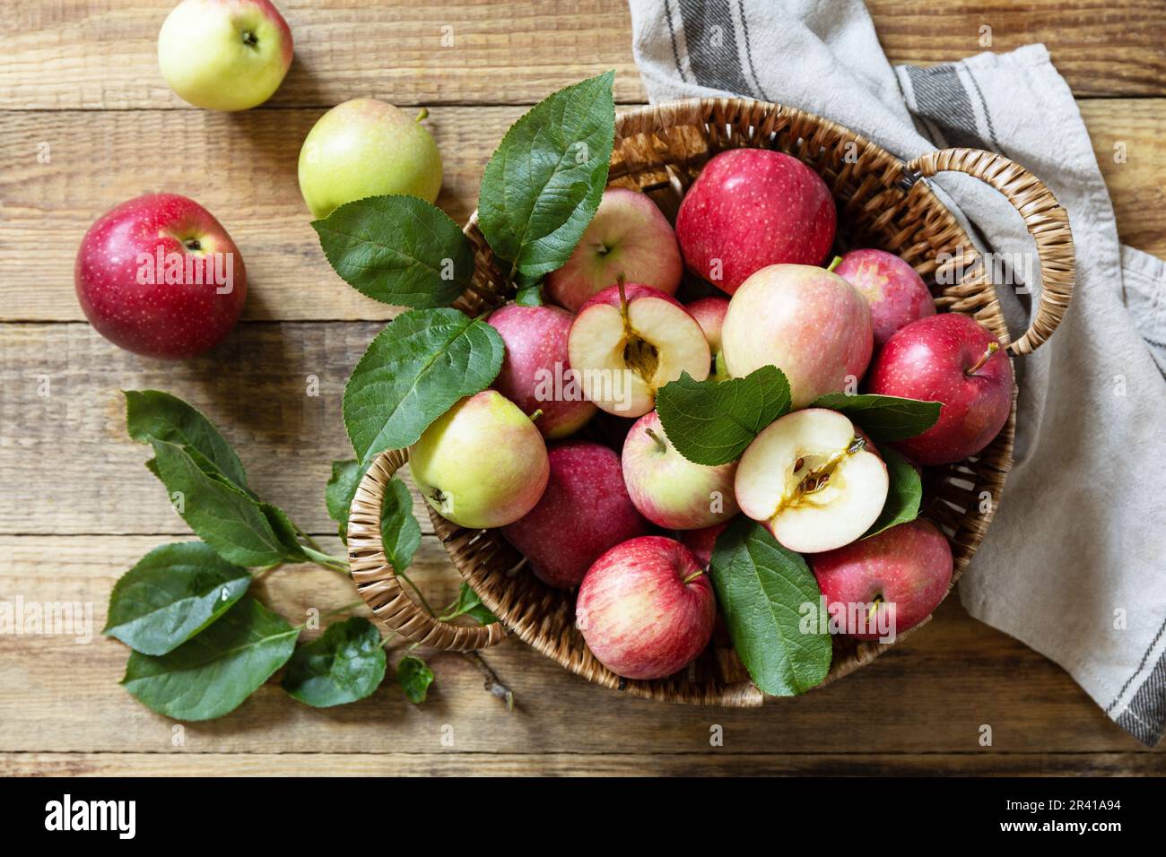 https://c8.alamy.com/comp/2R41A94/fall-harvest-background-organic-fruits-farmers-market-basket-of-ripe-apples-on-a-rustic-wooden-table-view-from-above-2R41A94.jpg