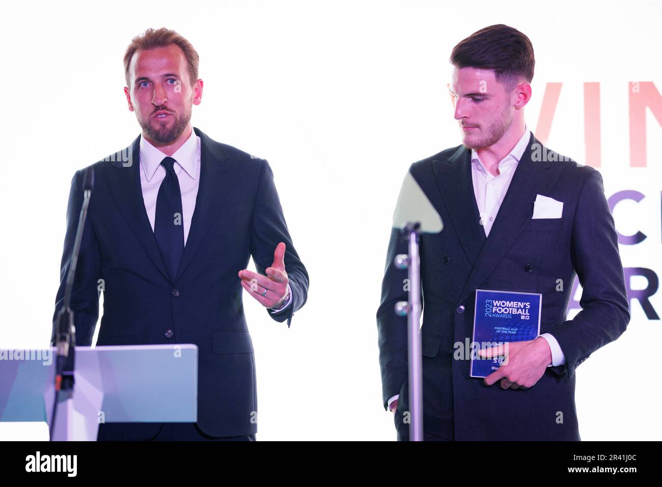 Harry Kane (left) and Declan Rice speak at the SHEIN Women's Football Awards held at Nobu Hotel, London. Picture date: Thursday May 25, 2022. Stock Photo