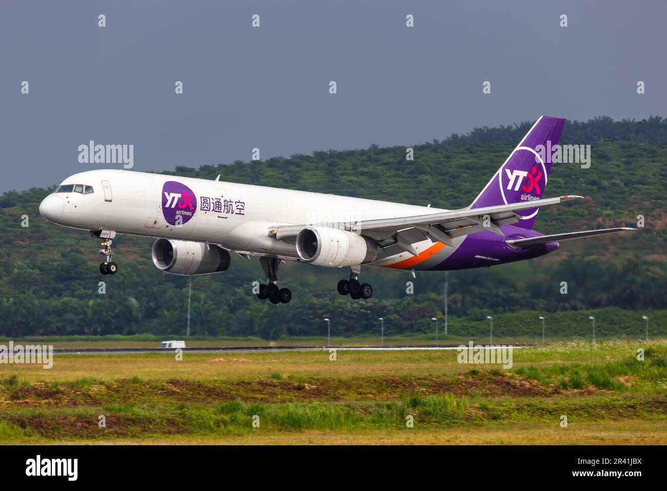 B757 200f hi-res stock photography and images - Alamy