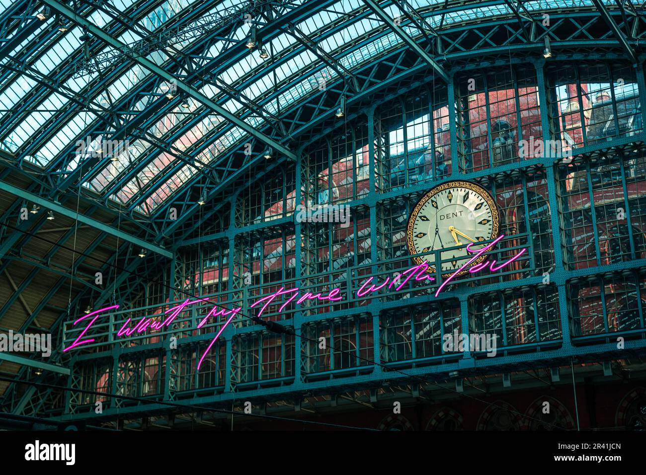 Paddington station clock hires stock photography and images Alamy