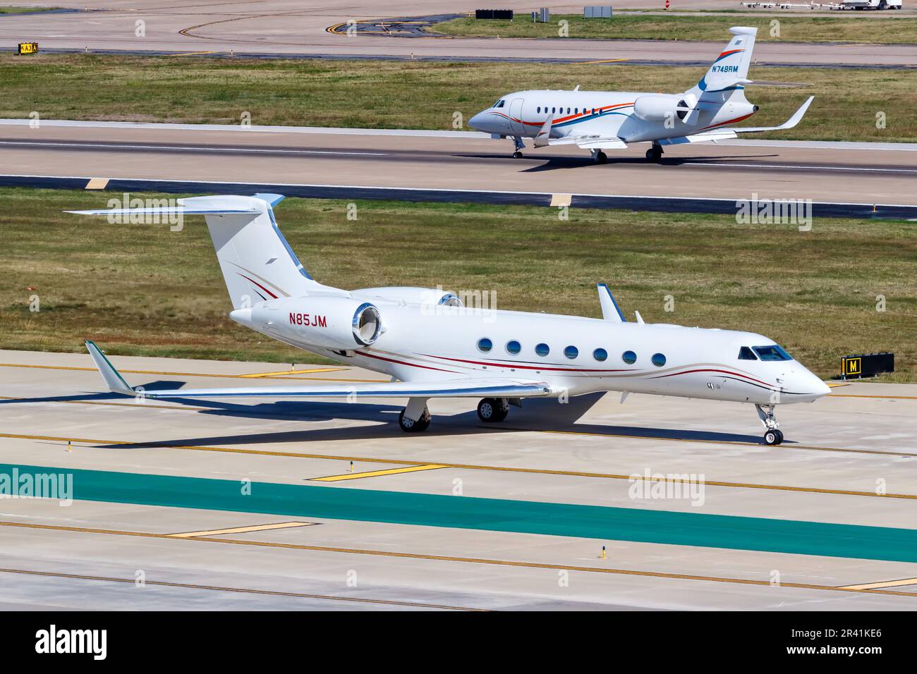 Gulfstream and Dassault Falcon private jets aircraft Dallas Love Field airport in the USA Stock Photo
