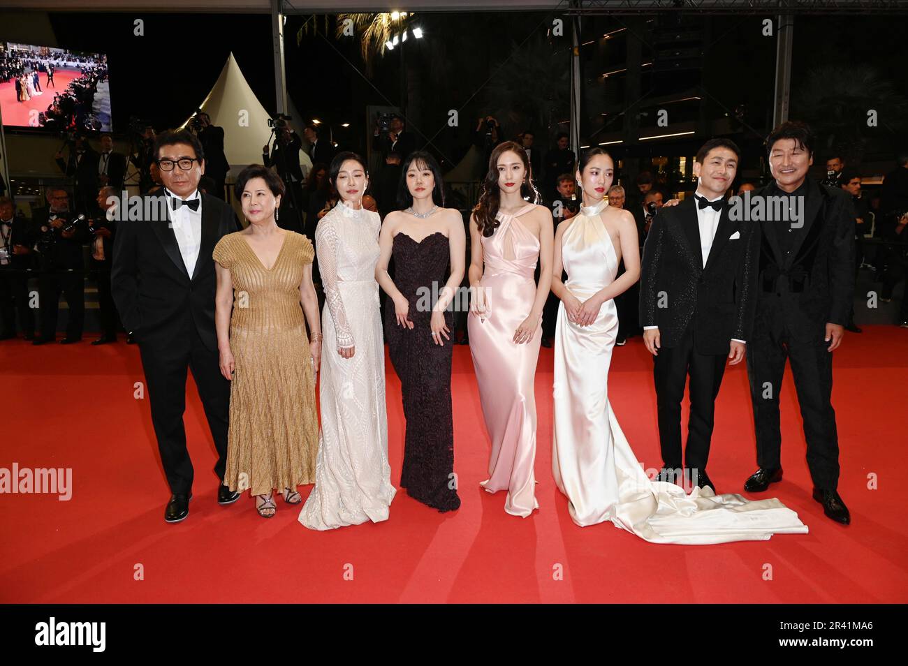 Cannes, France. 14th May, 2023. 76th Cannes Film Festival 2023, Red Carpet film “ Cobweb (Dans La Toile ) “ Pictured: Song Kang-ho, Oh Jung-se, Jeon Yeo-Been, Krystal Jung, Lim Su-jeong, Jang Young-nam, Park Jeong- come on, Kim Ji-woon Credit: Independent Photo Agency/Alamy Live News Stock Photo