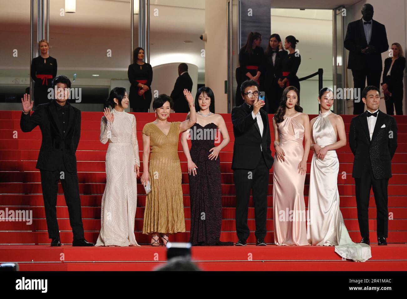 Cannes, France. 14th May, 2023. 76th Cannes Film Festival 2023, Red Carpet film “ Cobweb (Dans La Toile ) “ Pictured: Song Kang-ho, Oh Jung-se, Jeon Yeo-Been, Krystal Jung, Lim Su-jeong, Jang Young-nam, Park Jeong- come on, Kim Ji-woon Credit: Independent Photo Agency/Alamy Live News Stock Photo