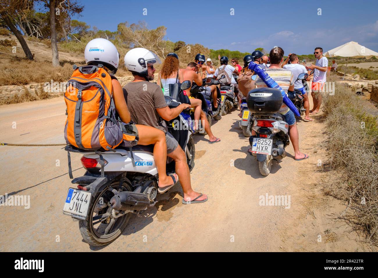 turistas italianos en una cola de motocicletas en la entrada del parque, camino de Sa Guia, Parque natural de ses Salines de Ibiza y Formentera, Formentera, balearic islands, Spain. Stock Photo