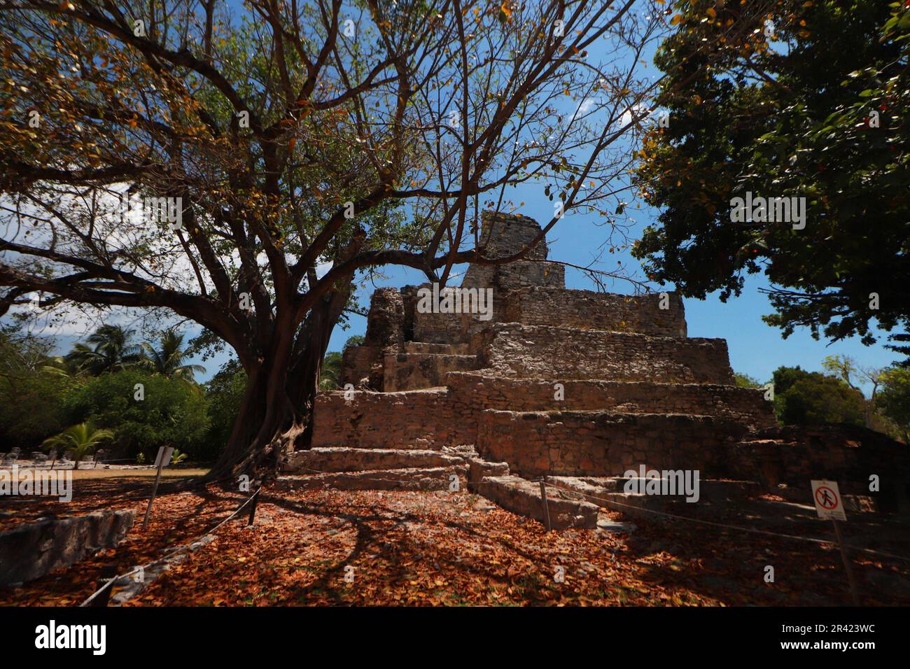 25 de mayo de 2023 en CancÃºn, Quintana Roo: Zona ArqueolÃ³gica 'El Meco'', es un yacimiento arqueolÃ³gico de la cultura maya precolombina, localizado en el sureste de México, en el territorio que hoy ocupa el estado de Quintana Roo, unos ocho kilÃ³metros al norte del centro de CancÃºn. El 25 de mayo de 2023 en CancÃºn, Quintana Roo, México. (Foto por Carlos Santiago/ Grupo Eyepix)/Eyepix Group (Credit Image: © Carlos Santiago/eyepix via ZUMA Press Wire) EDITORIAL USAGE ONLY! Not for Commercial USAGE! Stock Photo