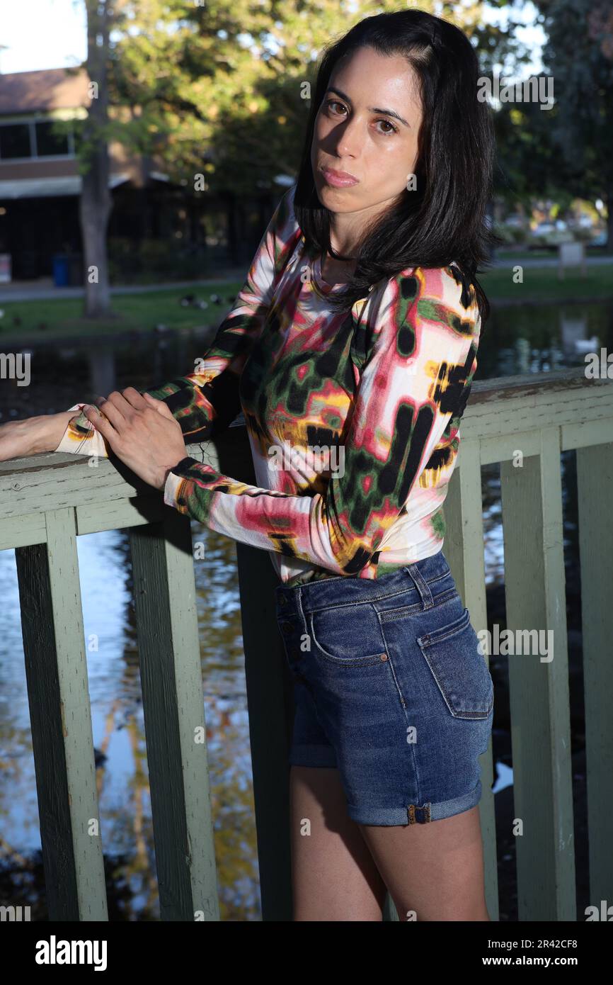 Modelo Hispanic Photoshoot of a Hispanic model in a park Stock Photo - Alamy