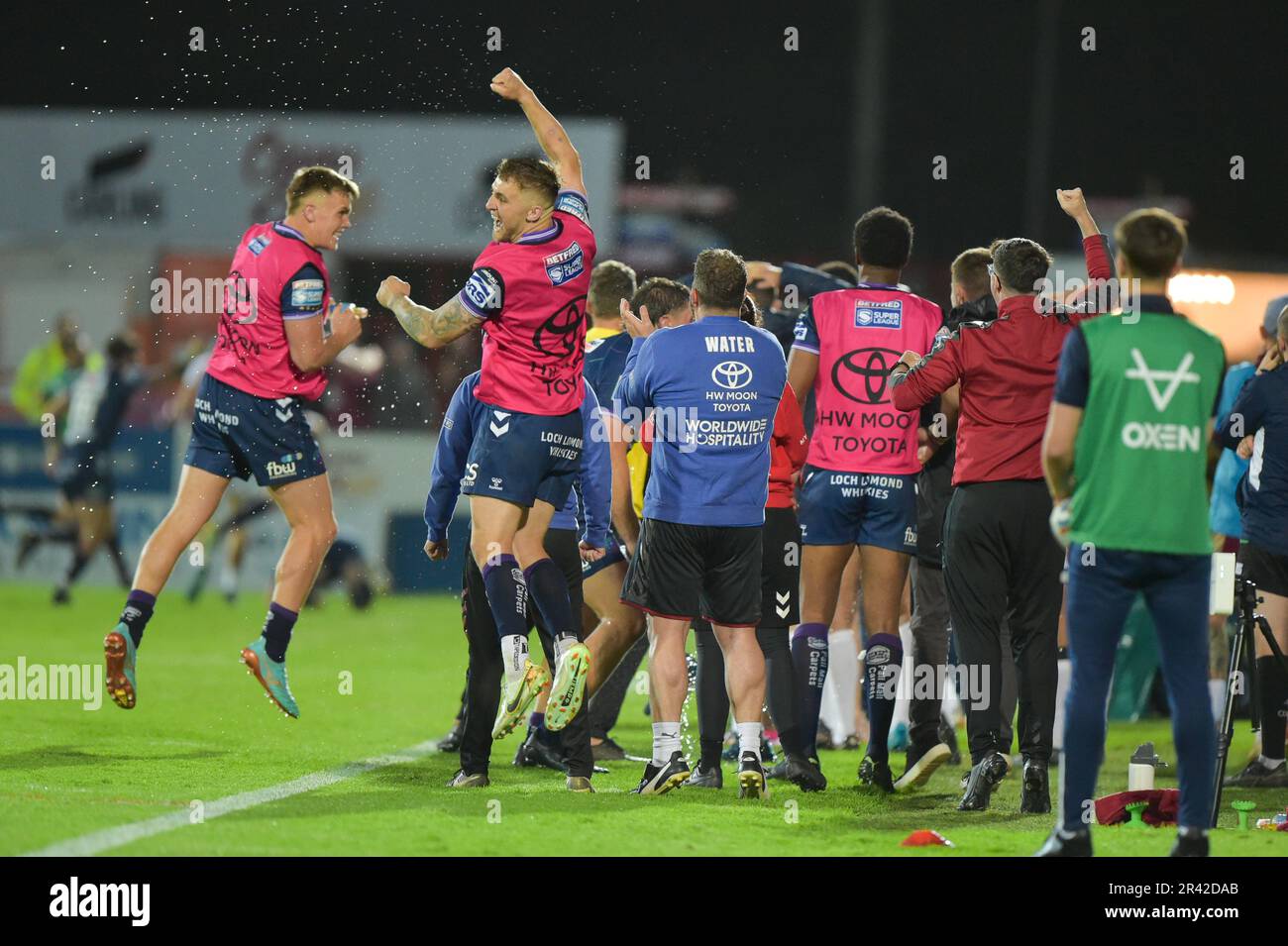 Wigans bench celebrates a try on the final hooter during the Betfred Super League round 13 match Hull KR vs Wigan Warriors at Sewell Group Craven Park, Kingston upon Hull, United Kingdom, 25th May 2023 (Photo by Craig Cresswell/News Images) in, on 5/25/2023. (Photo by Craig Cresswell/News Images/Sipa USA) Credit: Sipa USA/Alamy Live News Credit: Sipa USA/Alamy Live News Stock Photo