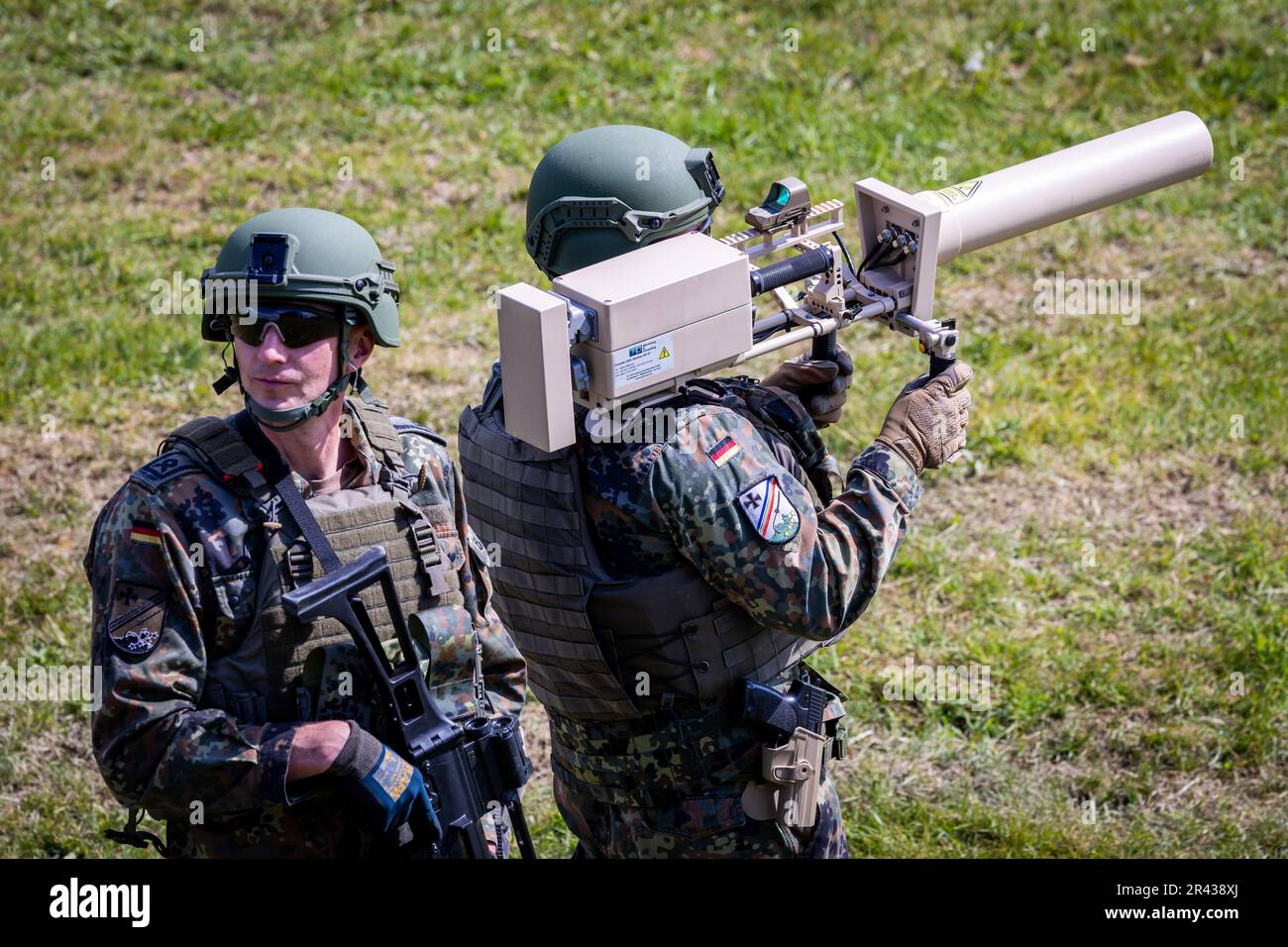 Gubkow, Germany. 11th May, 2023. Soldiers from the German Armed Forces' Air Defense Missile Group 21 practice using a jammer to disable drones during the deployment of the German Patriot defense system. About 600 soldiers work in the anti-aircraft missile group 21. Credit: Jens Büttner/dpa/Alamy Live News Stock Photo