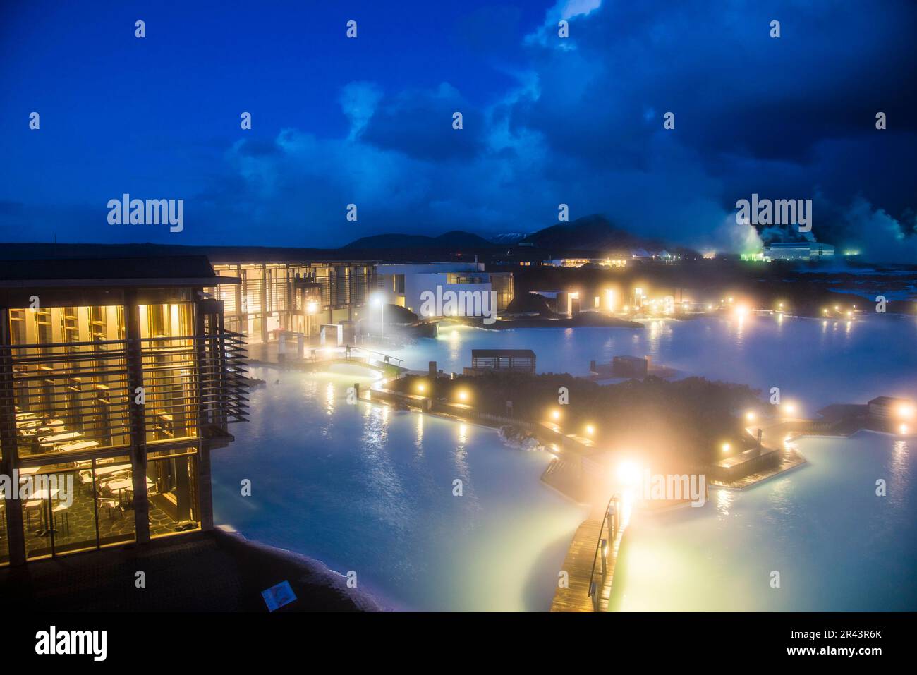 Light blue waters swimming pool hi-res stock photography and images - Alamy