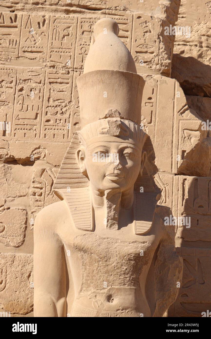 Ancient egyptian statues at Karnak temple, Luxor, Egypt Stock Photo Alamy