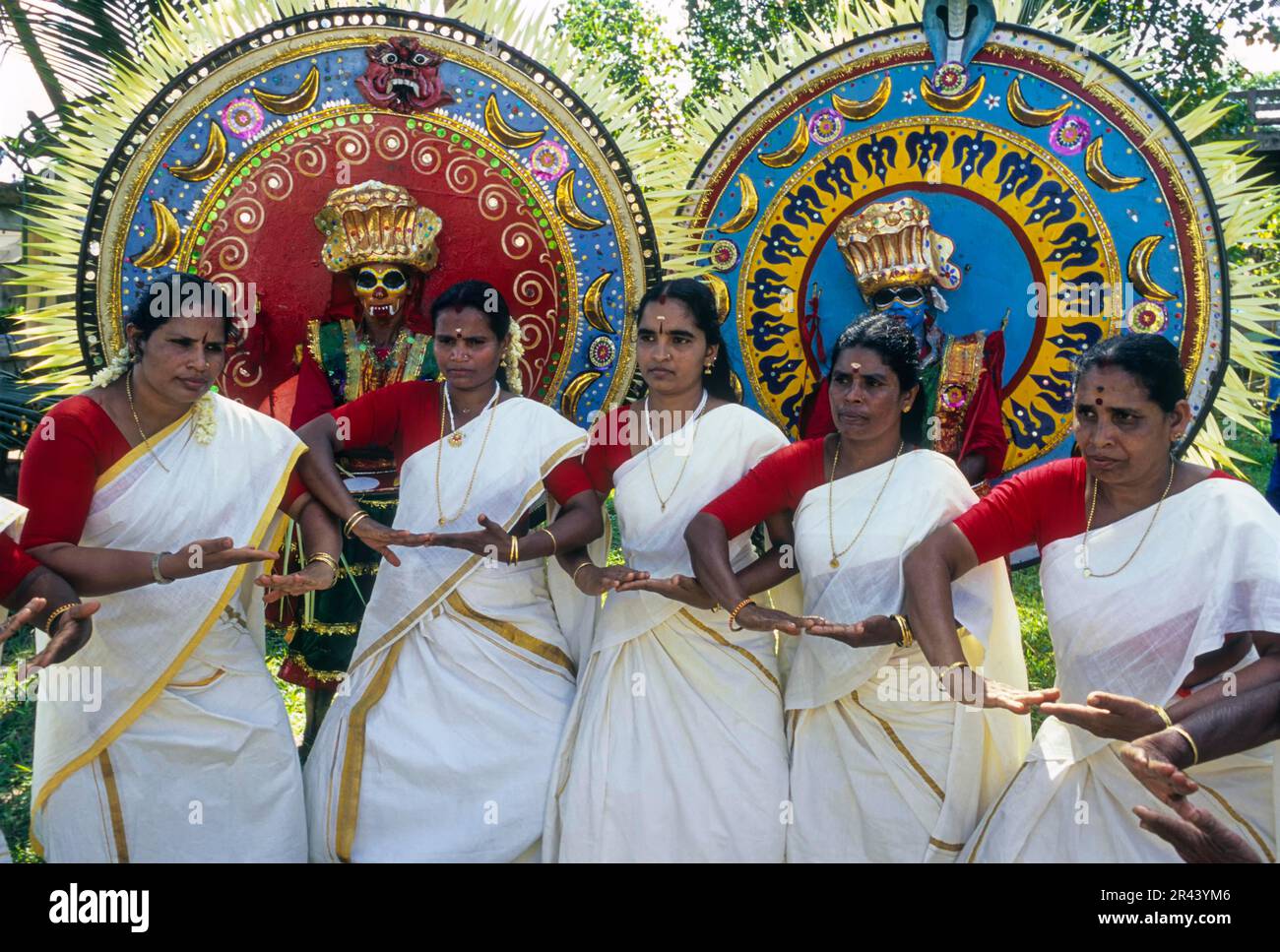 Thiruvathira dancers hires stock photography and images Alamy