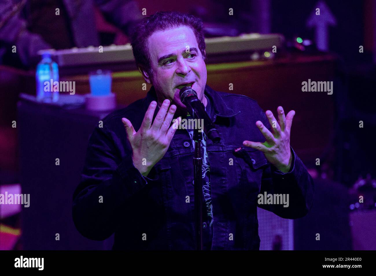 Counting crows set hi-res stock photography and images - Alamy