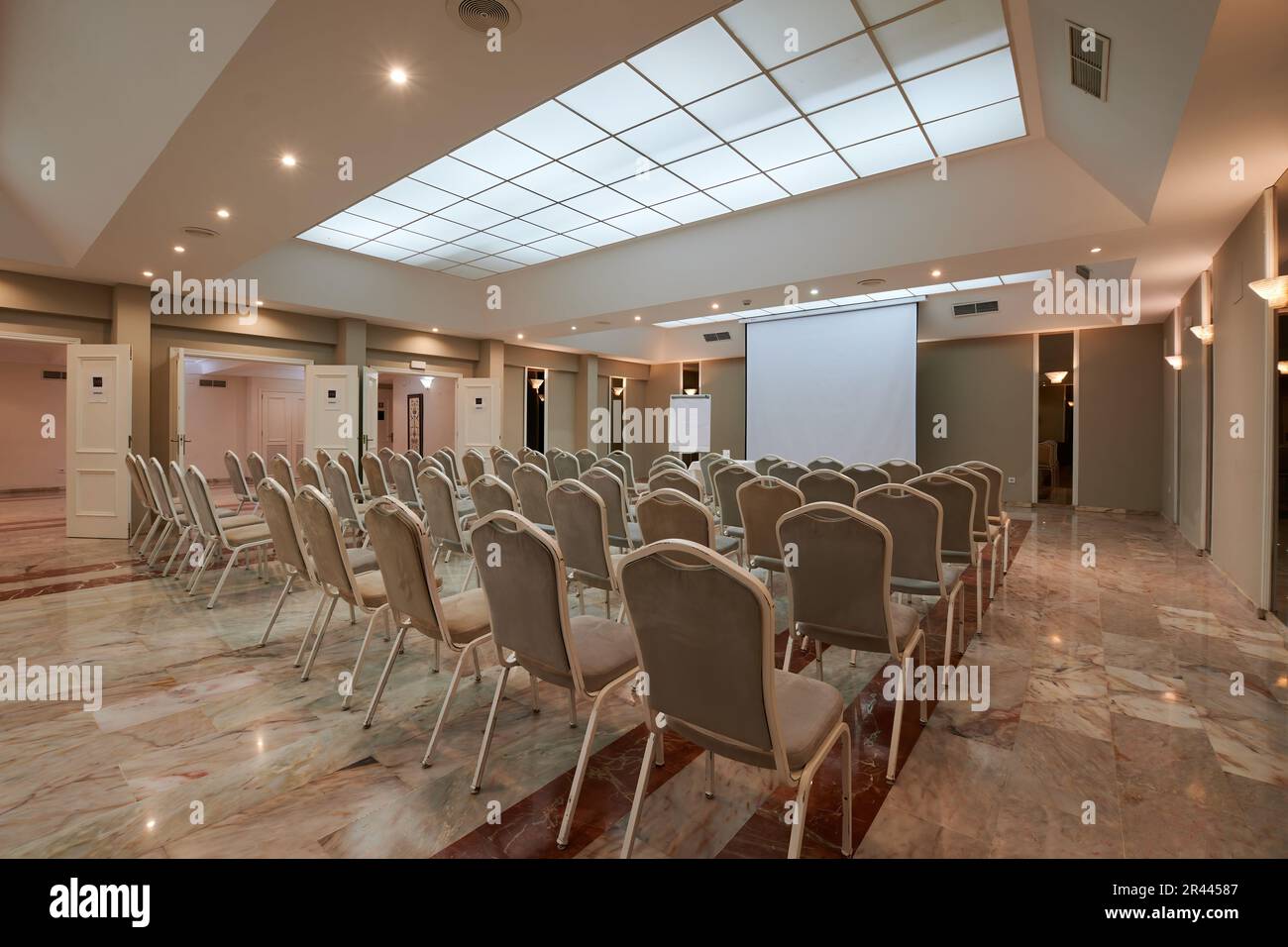 a Empty conference room prepare Stock Photo - Alamy
