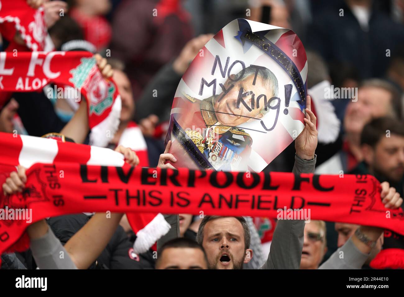 Football fans booing uk hires stock photography and images Alamy