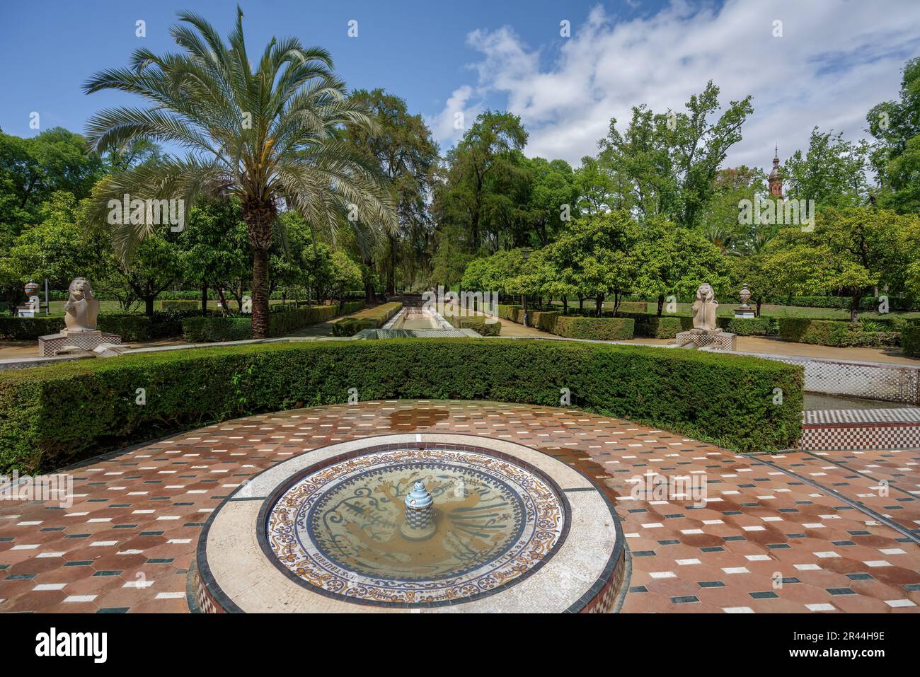 Jardin de los Leones Fountain (Lions Garden) at Maria Luisa