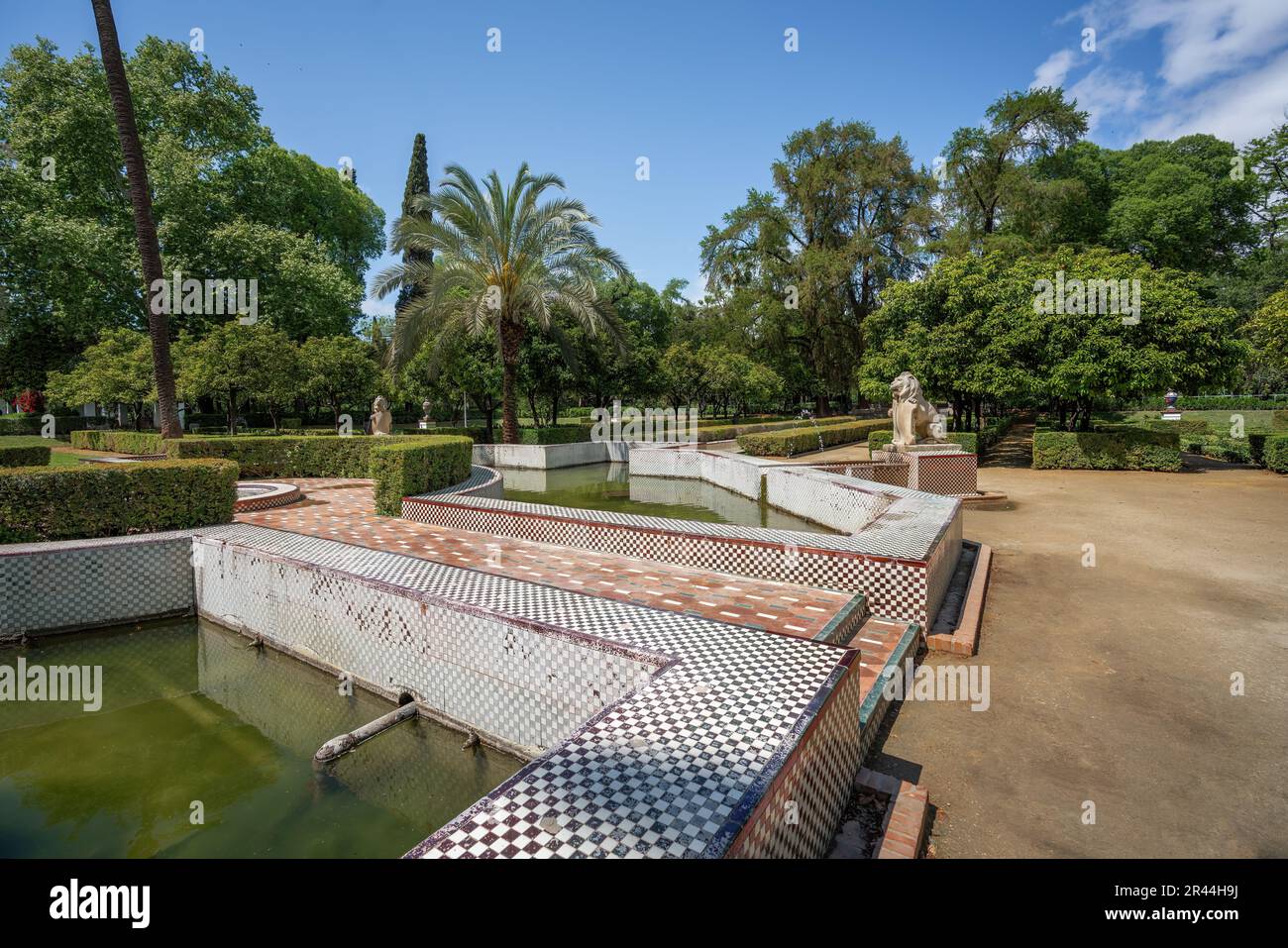 Seville lion fountain hires stock photography and images Alamy