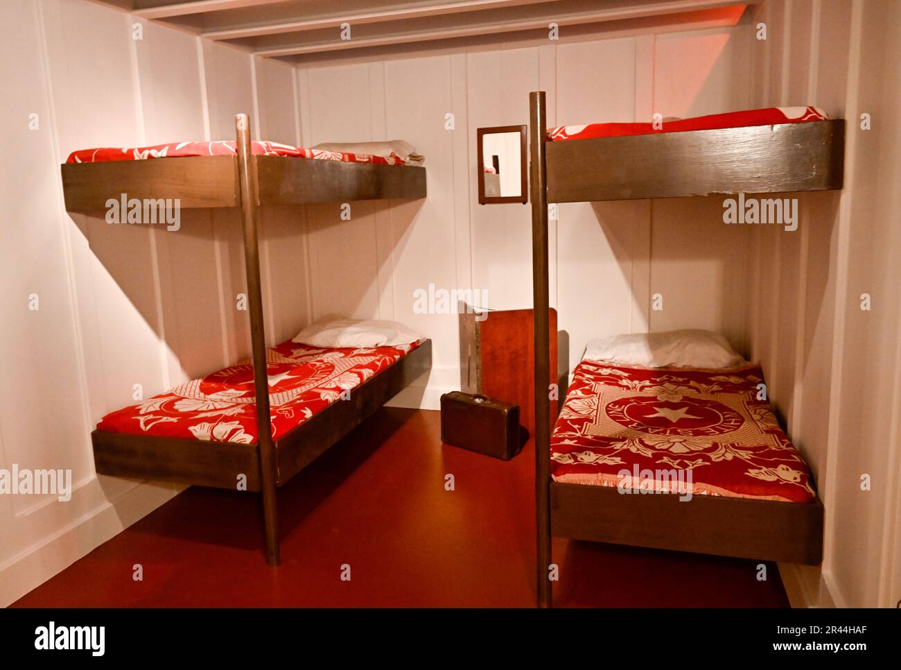 Titanic third class cabin hi-res stock photography and images - Alamy