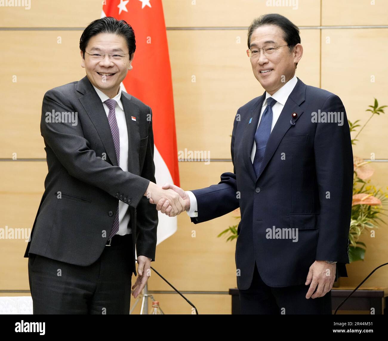 Tokyo, Japan. May 26, 2023. Japanese Prime Minister Fumio Kishida (R 