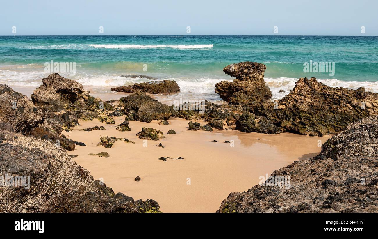 Quebec Rocks On Beach Beautiful beach rocks turquoise hi-res stock photography and images - Alamy