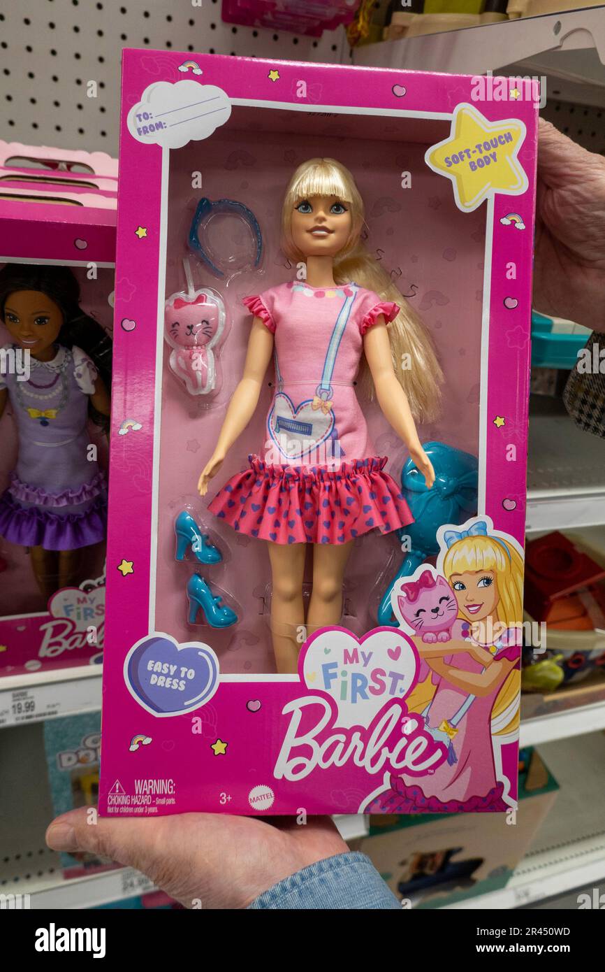 Barbie doll pink dress hi res stock photography and images Alamy