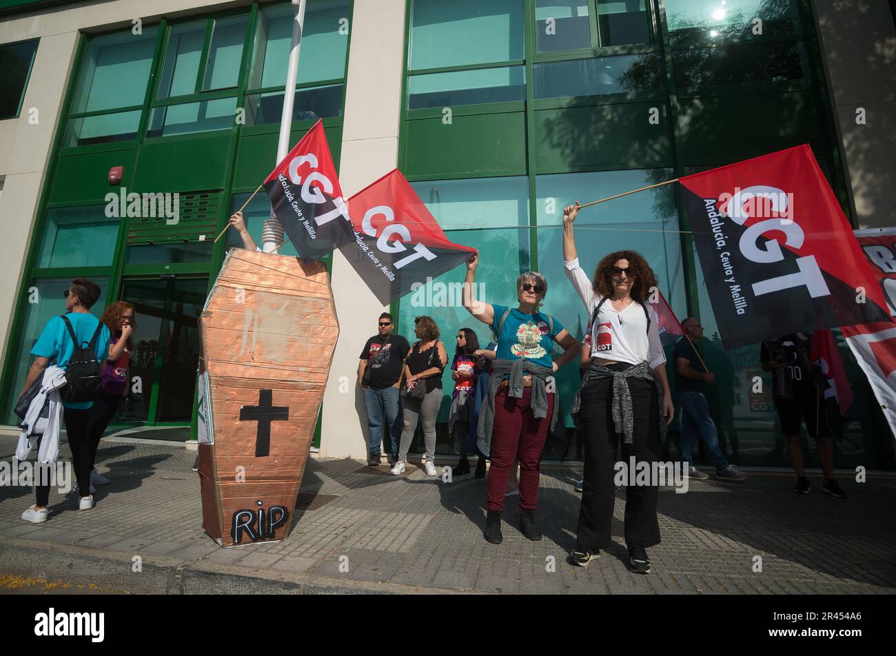 Malaga, Spain. 26th May, 2023. Protesters are seen holding flags during a protest against workplace accidents in front of a mutual insurance company, before taking part in a tribute to workers who died in labor accidents in the year 2022 in Andalusia. Dozens of people called by the General Workers Conference demonstrated to demand safety measures and accident prevention in the workplace, along with a symbolic homage at the beach. Credit: SOPA Images Limited/Alamy Live News Stock Photo