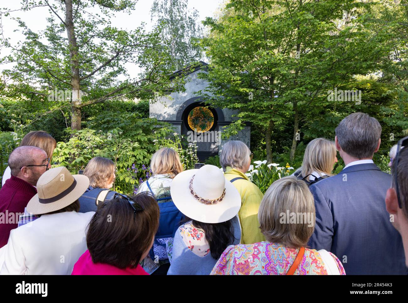 Chelsea Flower Show 2023 - visitors looking at the show gardens in spring sunshine, Chelsea, London UK Stock Photo