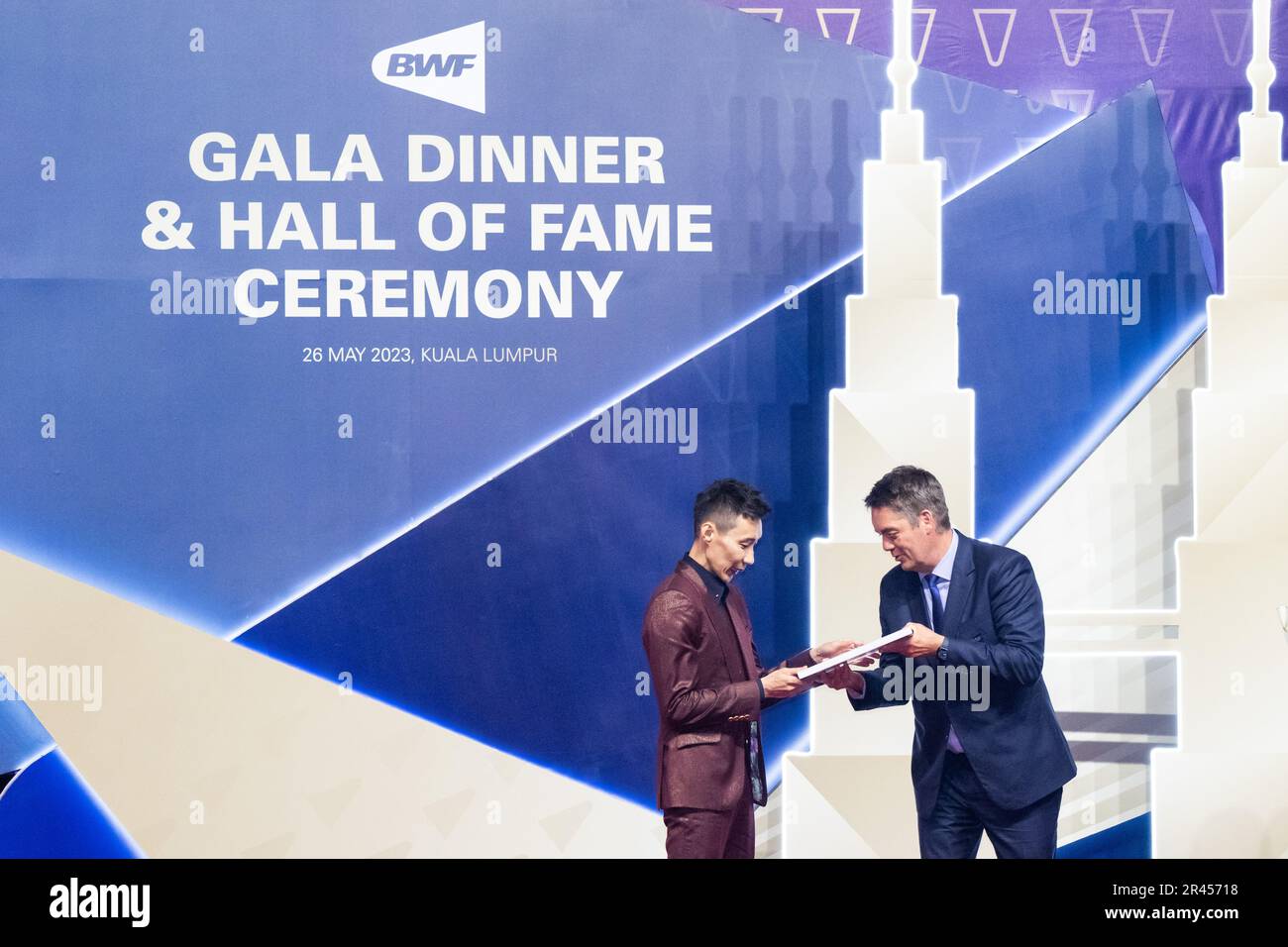 Kuala Lumpur, Malaysia. 26th May, 2023. Badminton World Federation (BWF) President Poul-Erik Hoyer Larsen (R) gives the plaque to retired badminton player Lee Chong Wei of Malaysia as Lee is inducted to Badminton World Federation (BWF) Hall of Fame during the ceremony in Kuala Lumpur, Malaysia, May 26, 2023. Credit: Zhu Wei/Xinhua/Alamy Live News Stock Photo