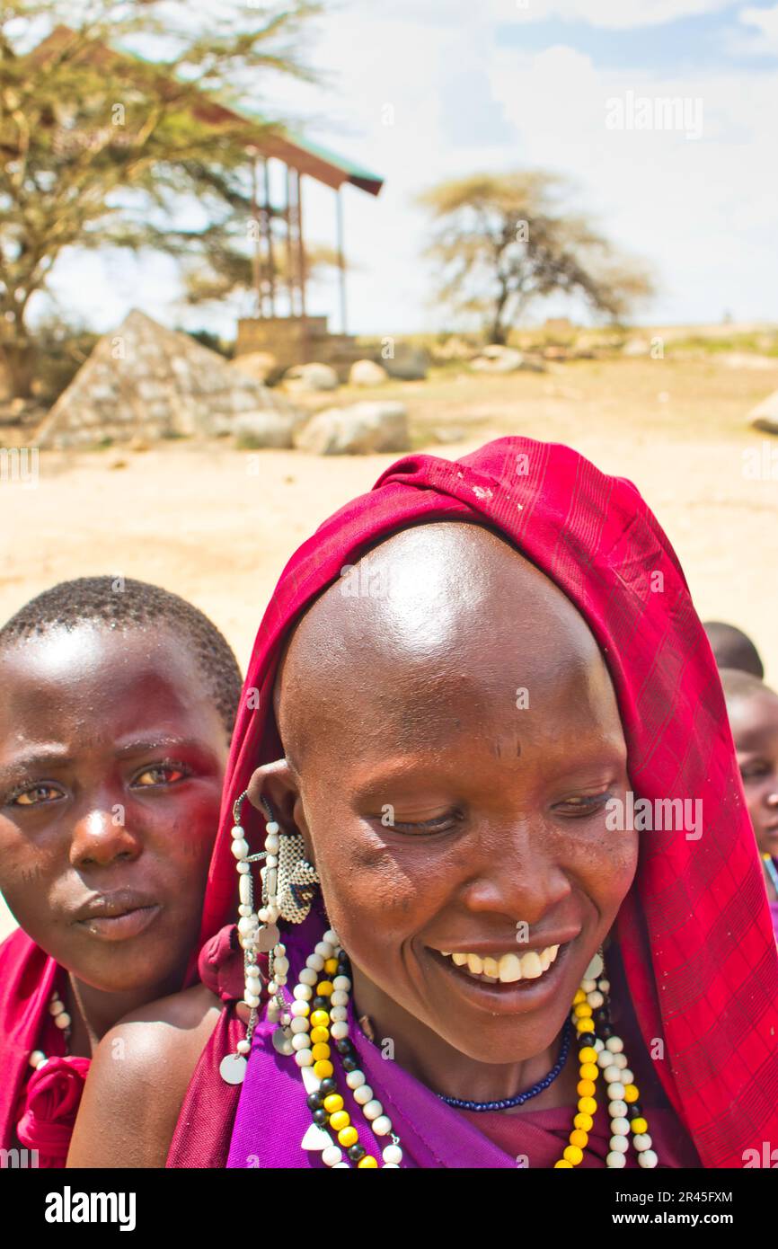 Maasai girls hi-res stock photography and images - Alamy