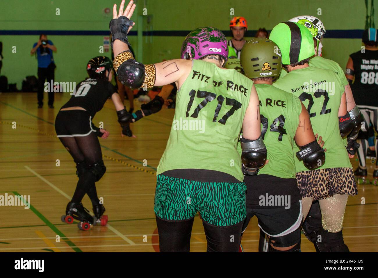 Old school roller derby offence on a power jam Stock Photo Alamy