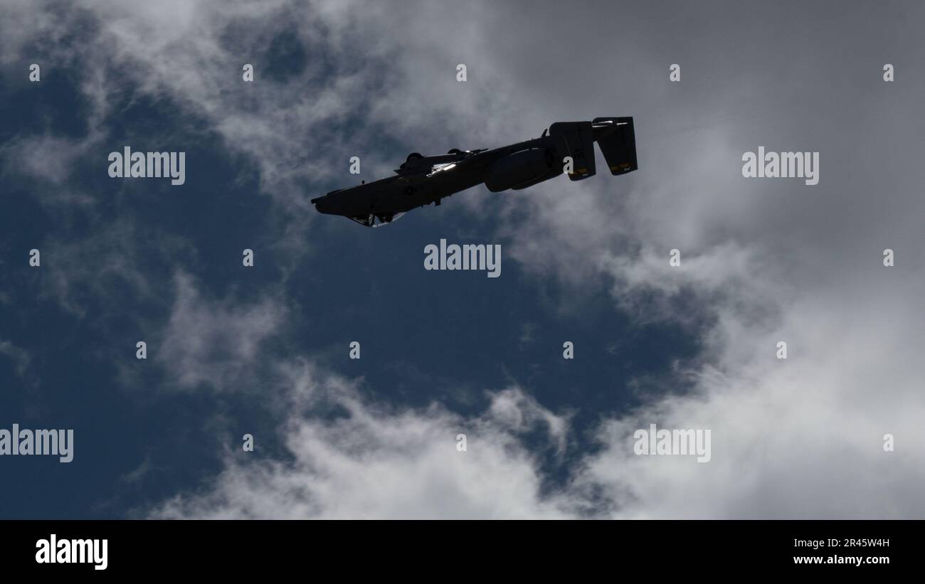 U.S. Air Force Capt. Lindsay “MAD” Johnson, A-10C Thunderbolt II Demonstration Team pilot, flies over Davis-Monthan Air Force Base, Arizona, March 24, 2023. During the performance, Johnson showcased different aerial maneuvers, including simulated gun runs, highlighting the capabilities of the A-10. Stock Photo