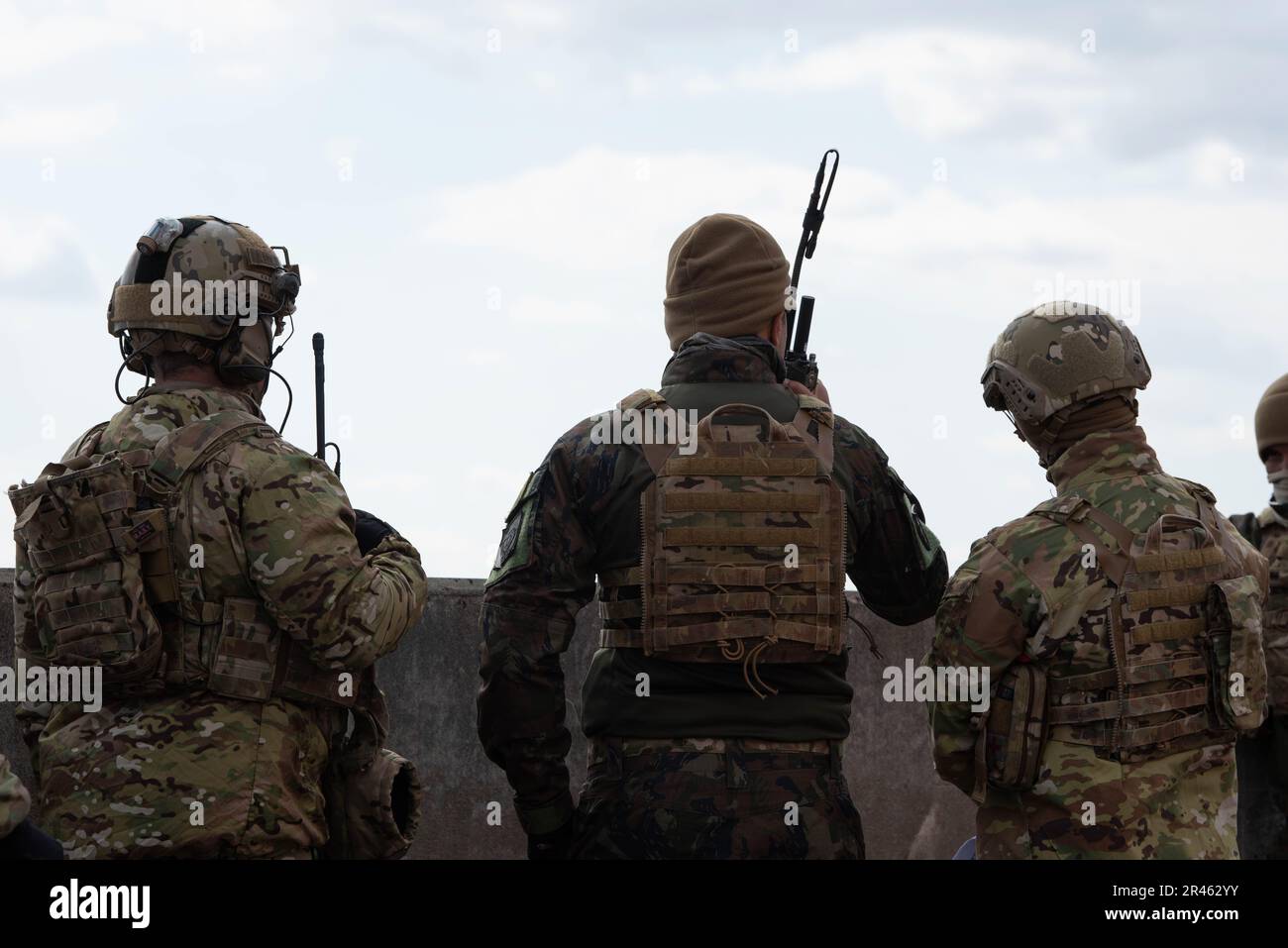 A Joint Terminal Attack Controller (JTAC) assigned to the Brazilian Para-SAR squadron passes a 9-line during a joint close air support exercise with members of the 274th Air Support Operations Squadron, New York Air National Guard, on Range 48, Fort Drum, N.y. March 29, 2023. A 9-line is a form of communication relayed to an aircraft by a JTAC to guide close air support onto targets.  U.S. Air National Guard photo by Staff Sgt. Michael Janker. Stock Photo