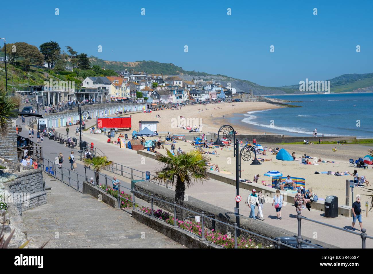 Lyme Regis, Dorset, UK. 25th May, 2023. UK Weather: Glorious hot sunshine and clear blue skies kick off the Bank Holiday weekend at the seaside resort of Lyme Regis. The weather is set to be hot and sunny for the weekend as the UK enjoys the first mini heatwave of the year as the summer holiday season gets underway . Credit: Celia McMahon/Alamy Live News Stock Photo