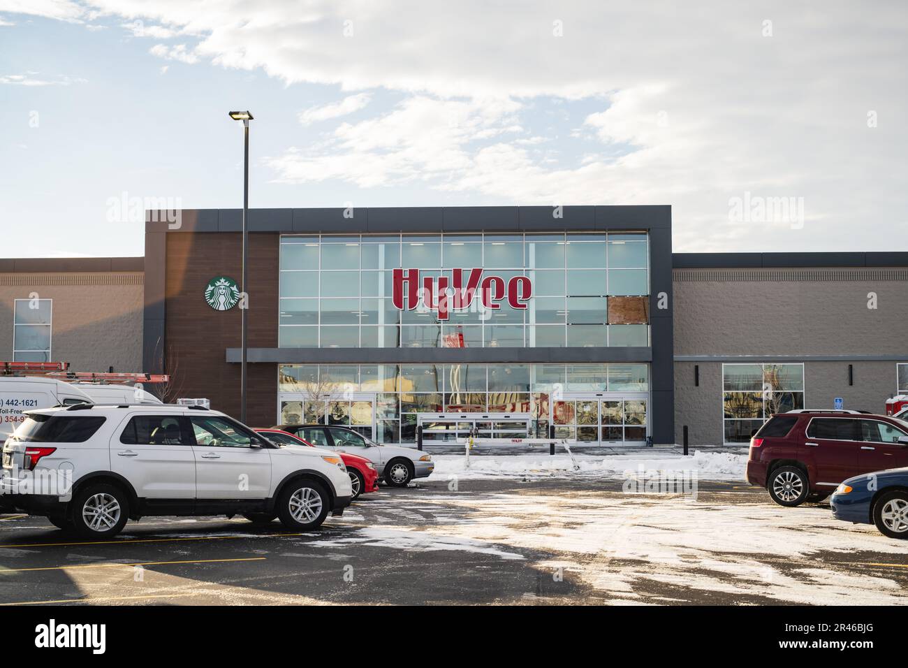 The cars in a parking lot in front of the HyVee Store. Janesville, USA
