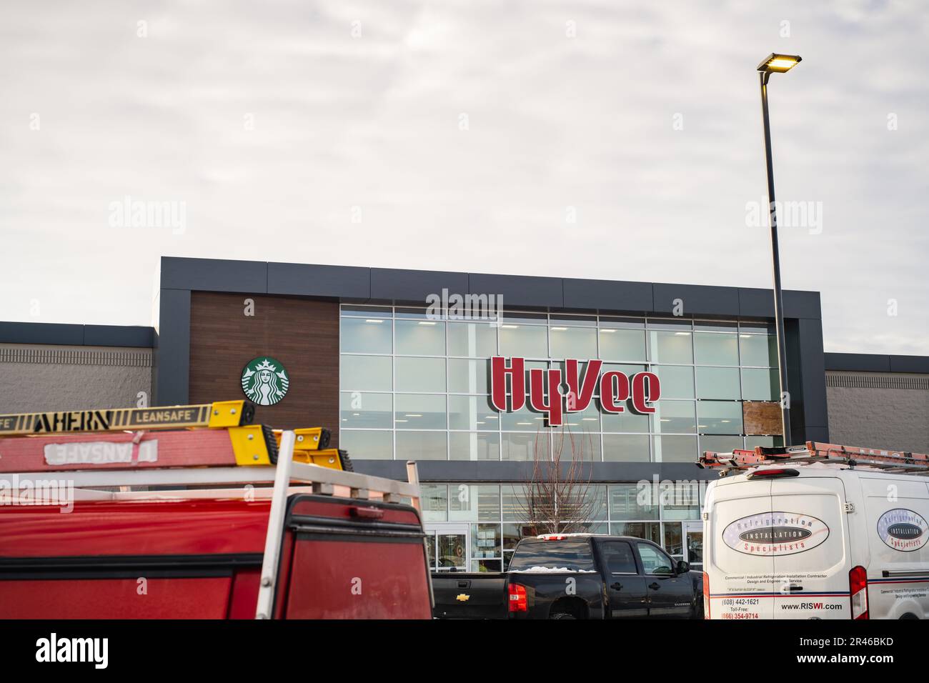 The cars in a parking lot in front of the HyVee Store. Janesville, USA