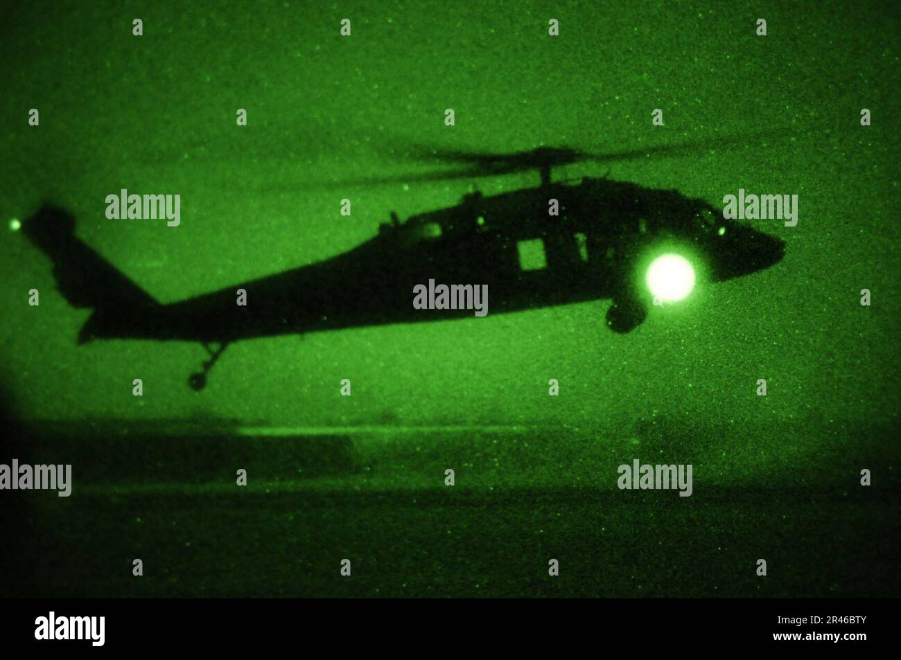 Uh 60 black hawk prepares land hi-res stock photography and images - Alamy