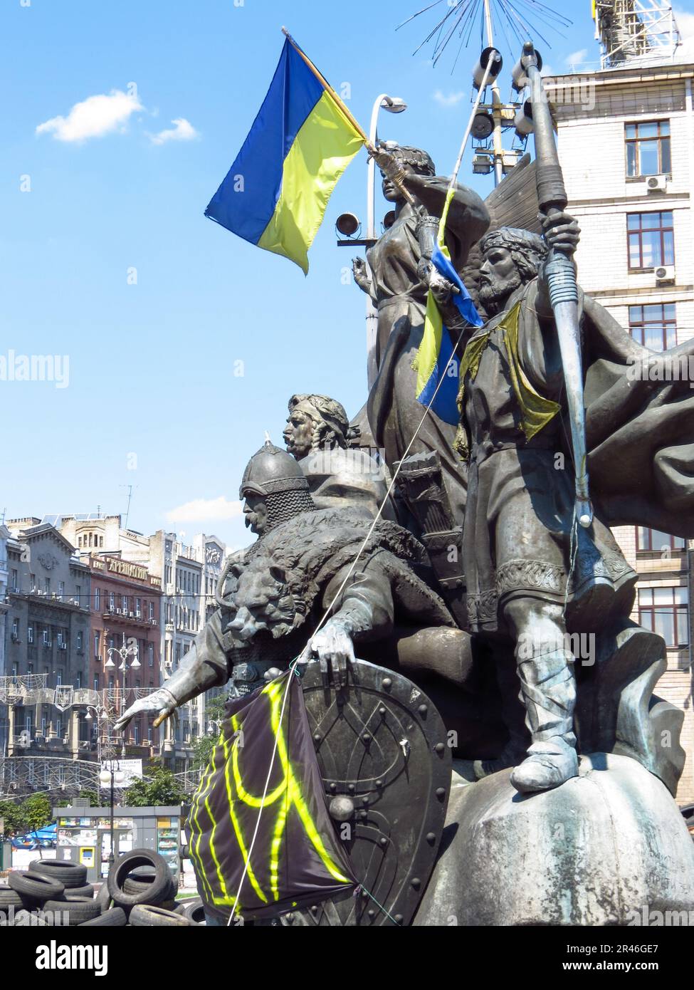 The vertical view of a statue and flags during the Maidan Revolution.in