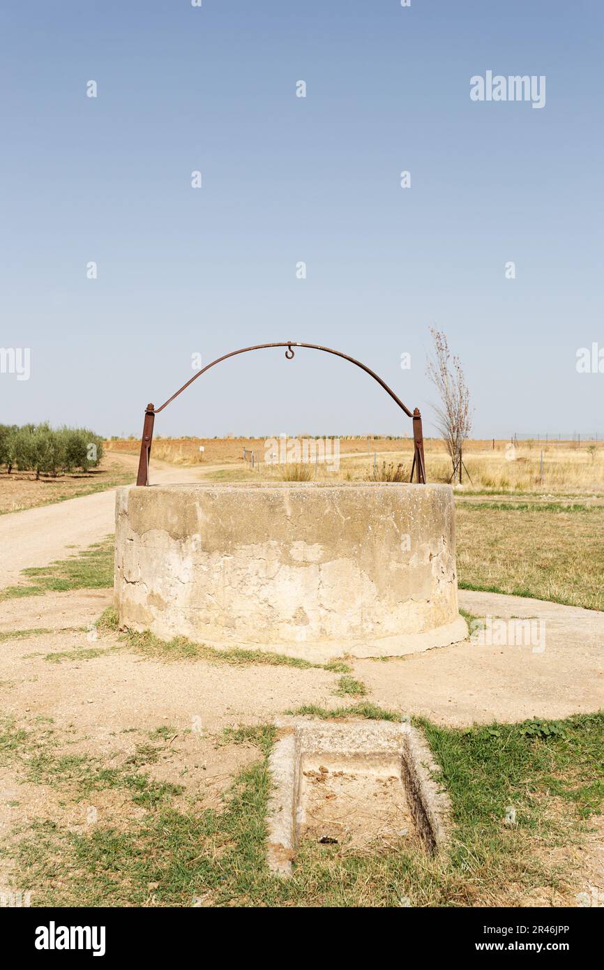Old stone well hi-res stock photography and images - Alamy