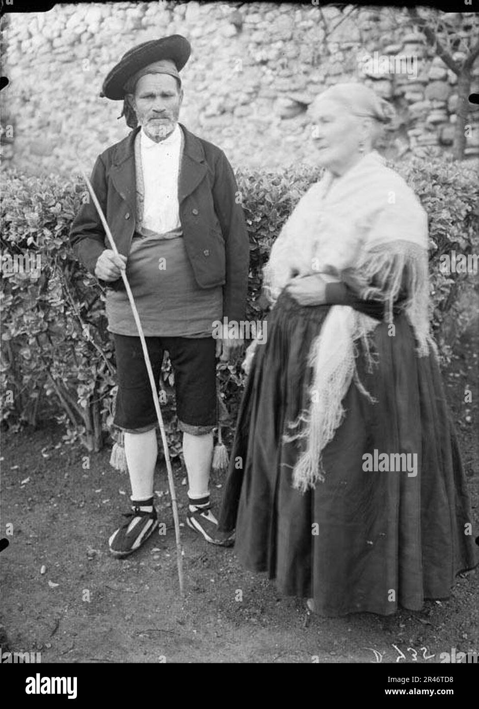 Un home i una dona amb indumentària tradicional a Estadilla Stock Photo