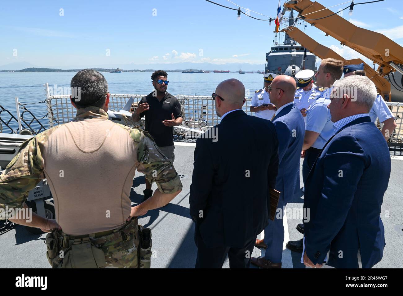 uscgc-stone-wmsl-758-crew-members-discuss-scaneagle-unmanned-aerial