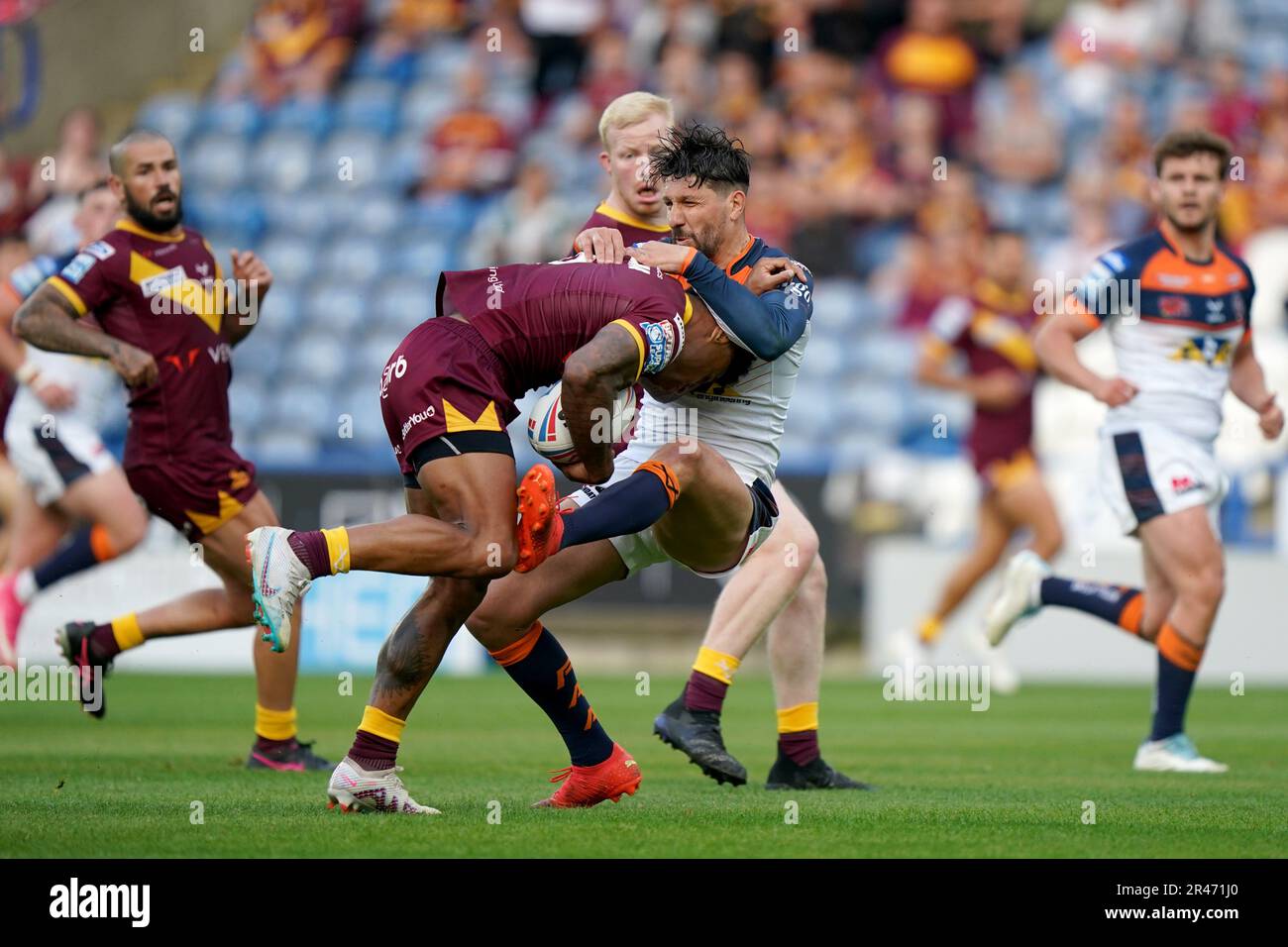 Huddersfield Giants’ Kevin Naiqama and Castleford Tigers’ Gareth Widdop battle for the ball during the Betfred Super League match at the John Smith's Stadium, Huddersfield. Picture date: Friday May 26, 2023. Stock Photo