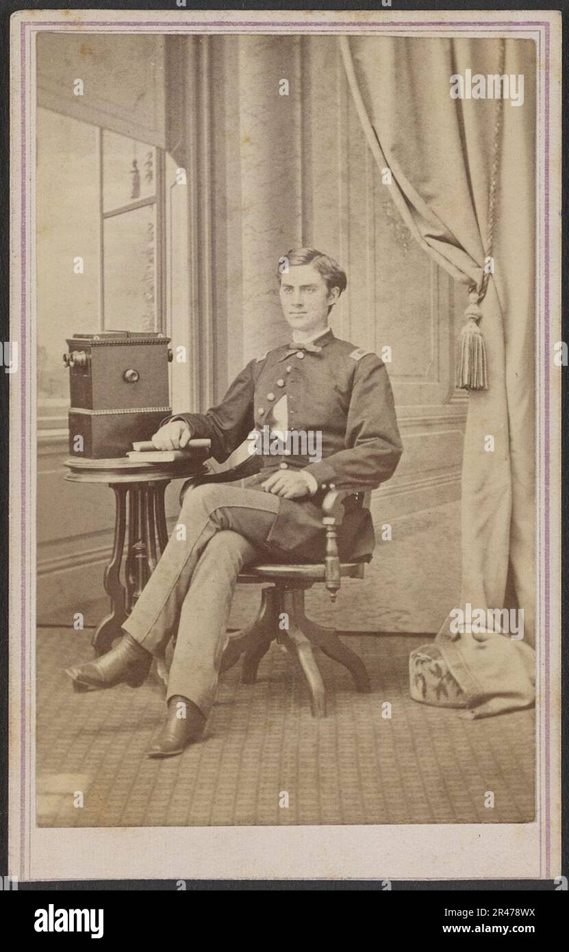 Unidentified soldier in uniform with cabinet stereograph viewer) - H. B. Hillyer's Art Rooms, Austin, Texas Stock Photo