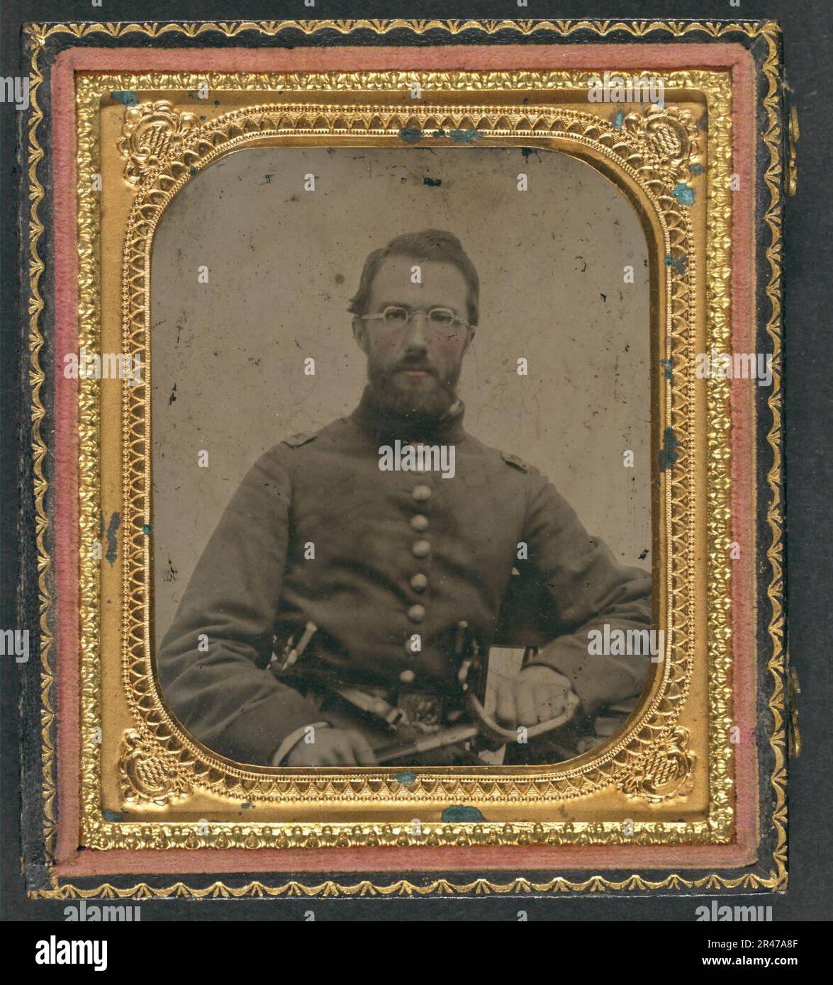 Unidentified soldier in Union uniform with dual revolvers and sword ...