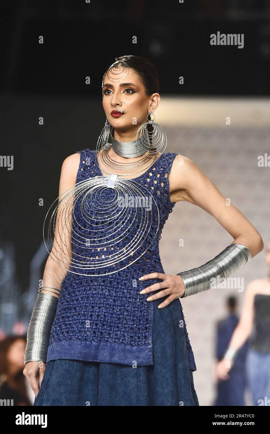 Karachi, Pakistan. 26th May, 2023. A model presents a creation during a