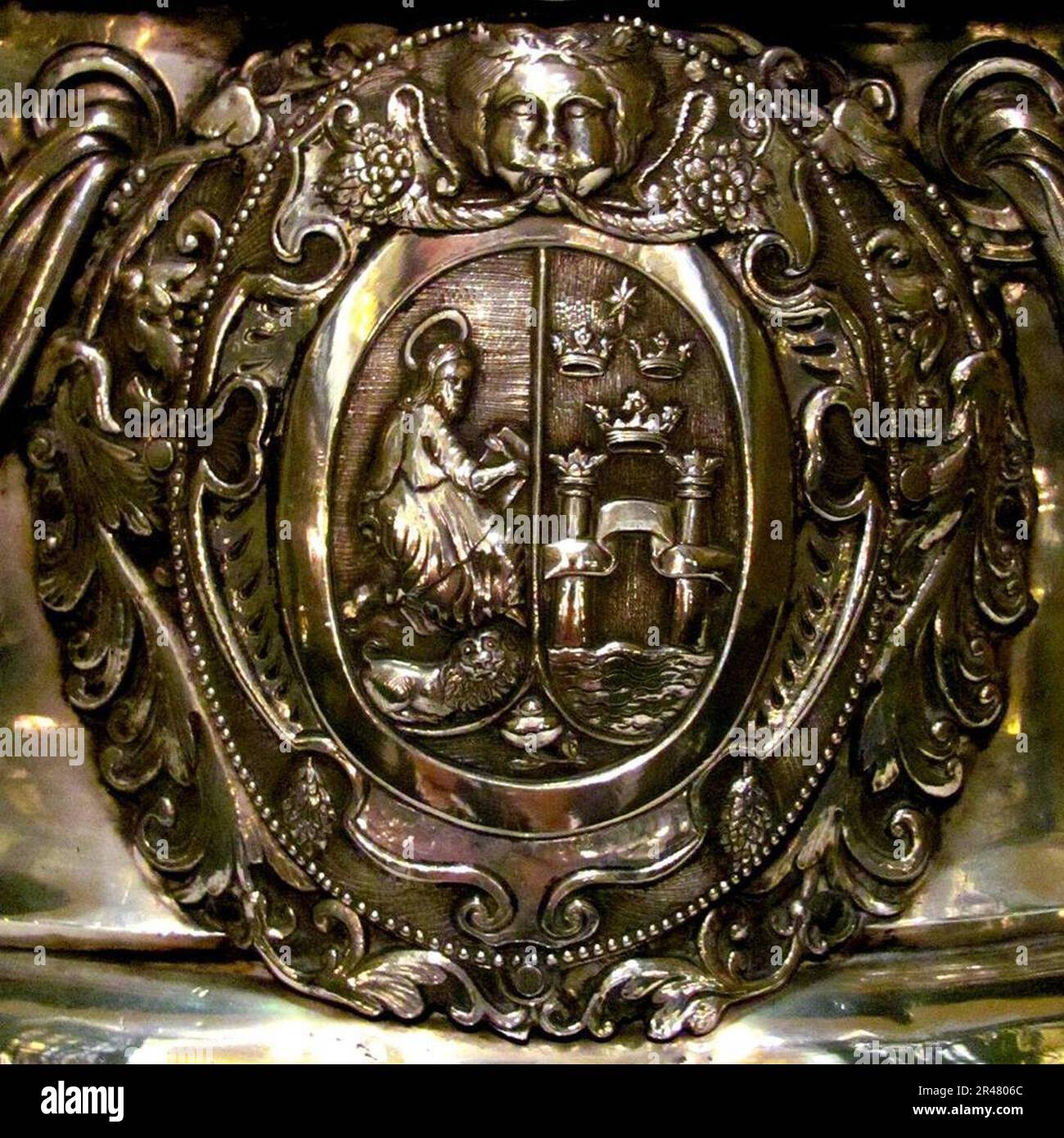 UNMSM Escudo de Plata al pie del Altar Nuestra Señora de la Antigua - Basílica Catedral de Lima 1795 Stock Photo