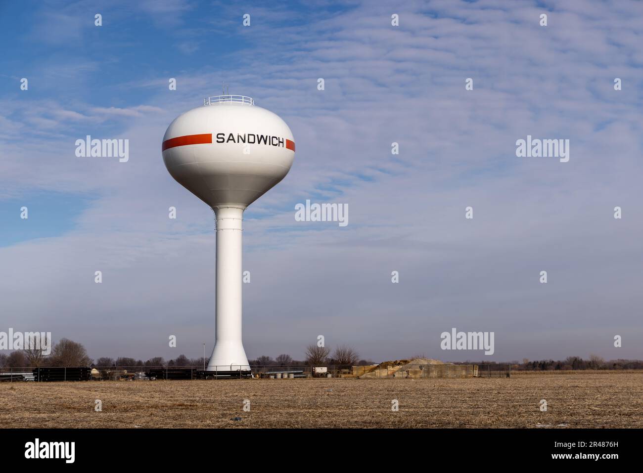 The Sandwich Illinois Water Tower on a rural dry field Stock Photo Alamy