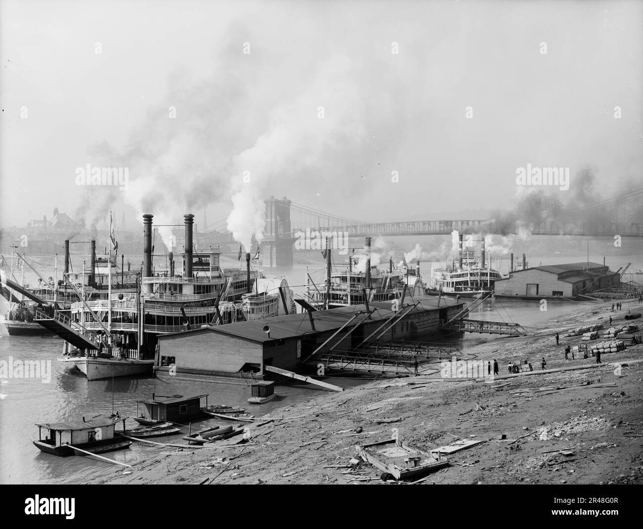 Along the levee, Cincinnati, Ohio, c1907 Stock Photo - Alamy