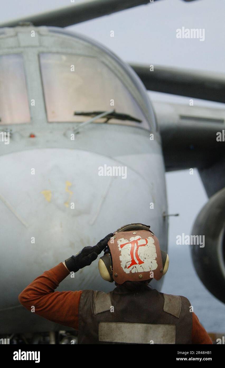 US Navy Plane captain signals crew Stock Photo Alamy