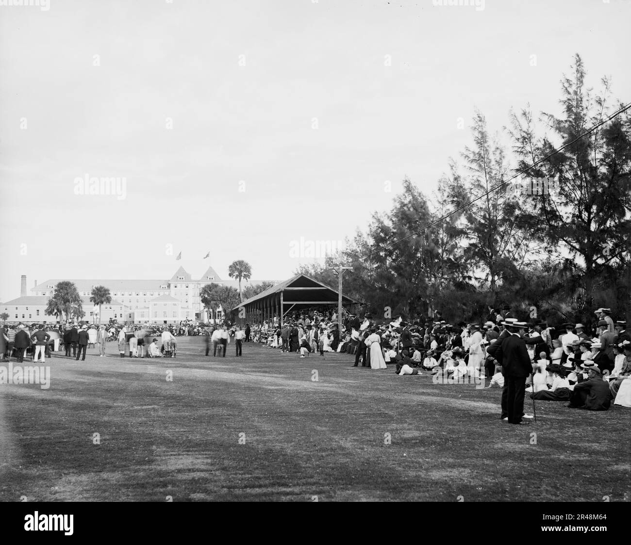 Field day sports, Palm Beach, Fla., between 1900 and 1905. Resort hotel