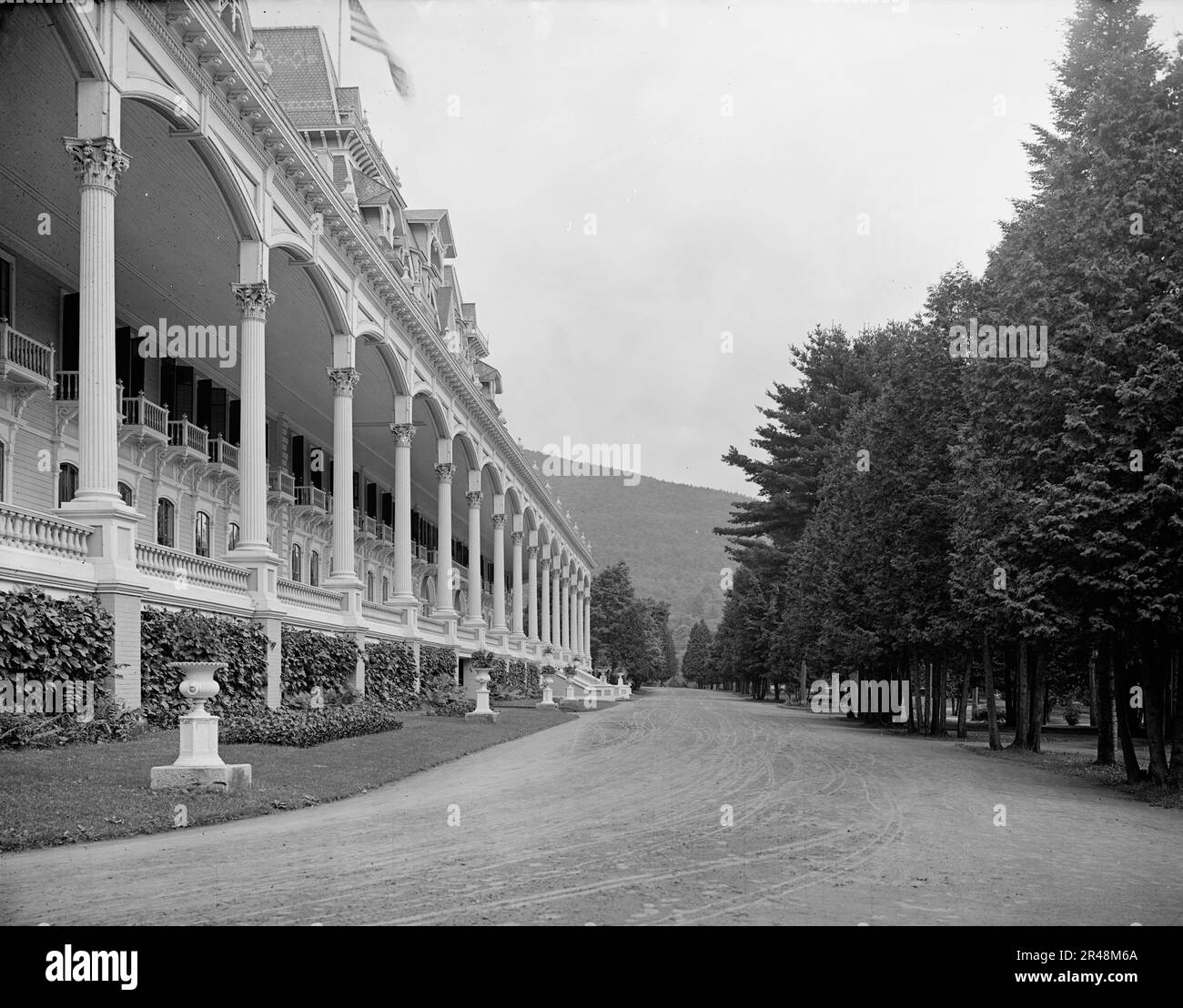 Facade, Fort William Henry Hotel, Lake George, N.Y., between 1900 and