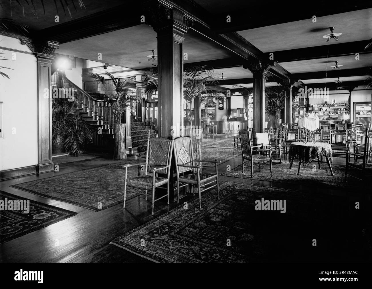 The Lobby, Manhanset House, Shelter Island, N.Y., between 1900 and 1905 Stock Photo Alamy